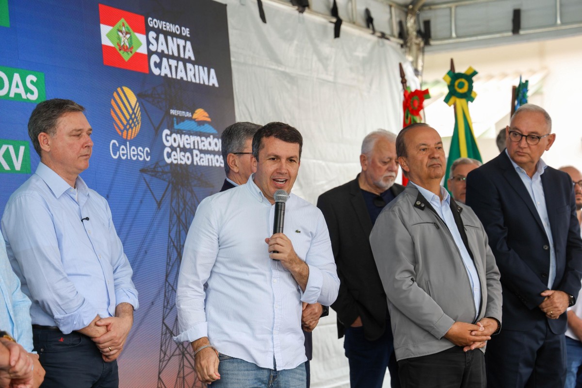 Deputado Camilo Martins participa com governador Jorginho Mello da assinatura da ordem de serviço para construção de sub