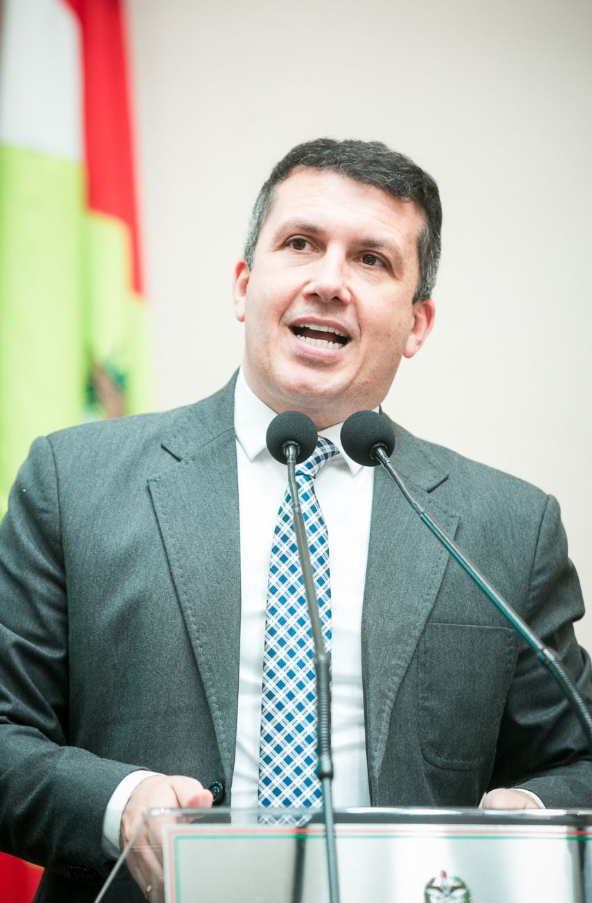 Santa Catarina pode avançar no combate às demências com proposta do deputado Camilo Martins